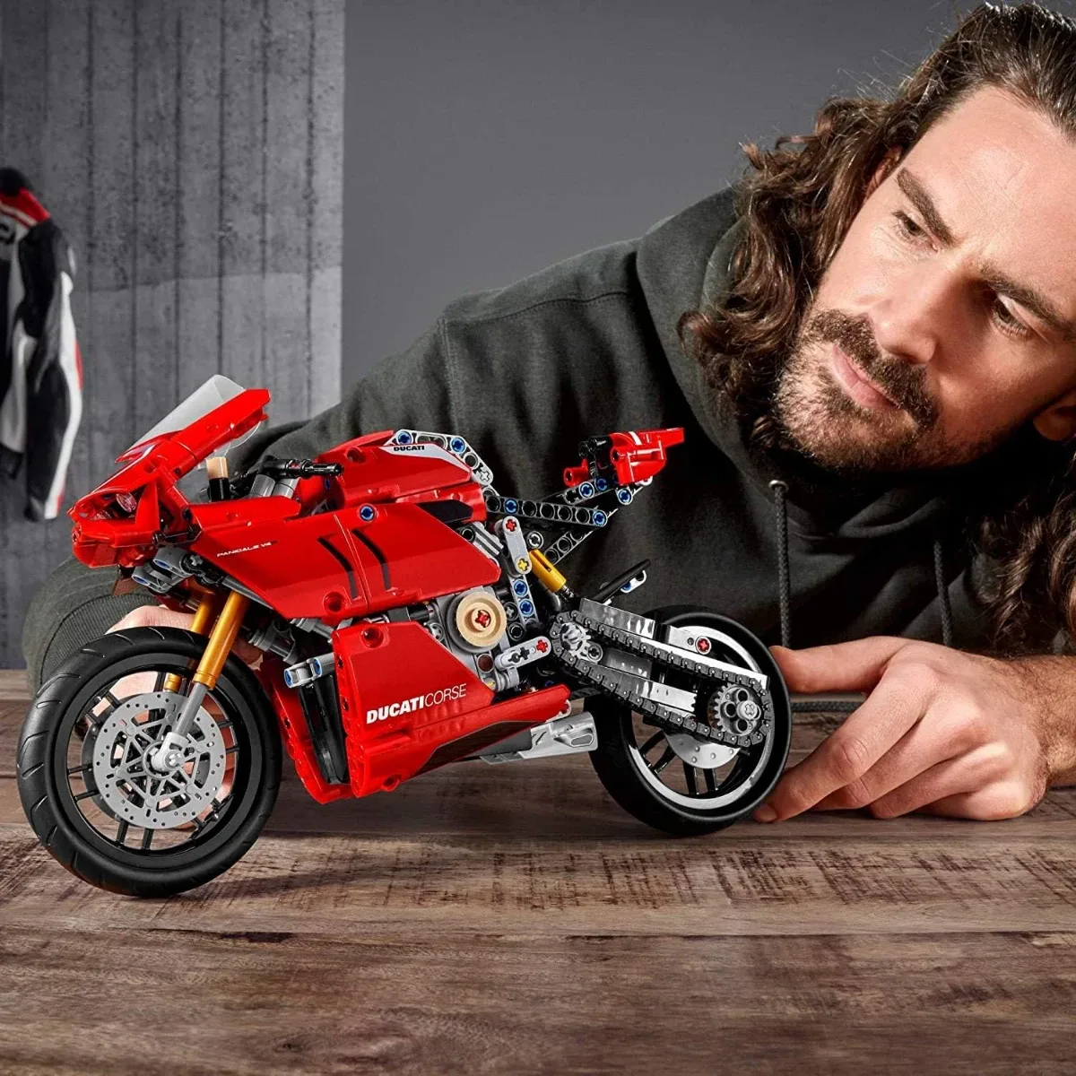 LEGO Technic Ducati Panigale V4 R 42107 – 646 piezas (CAJA DAÑADA) — foto 6