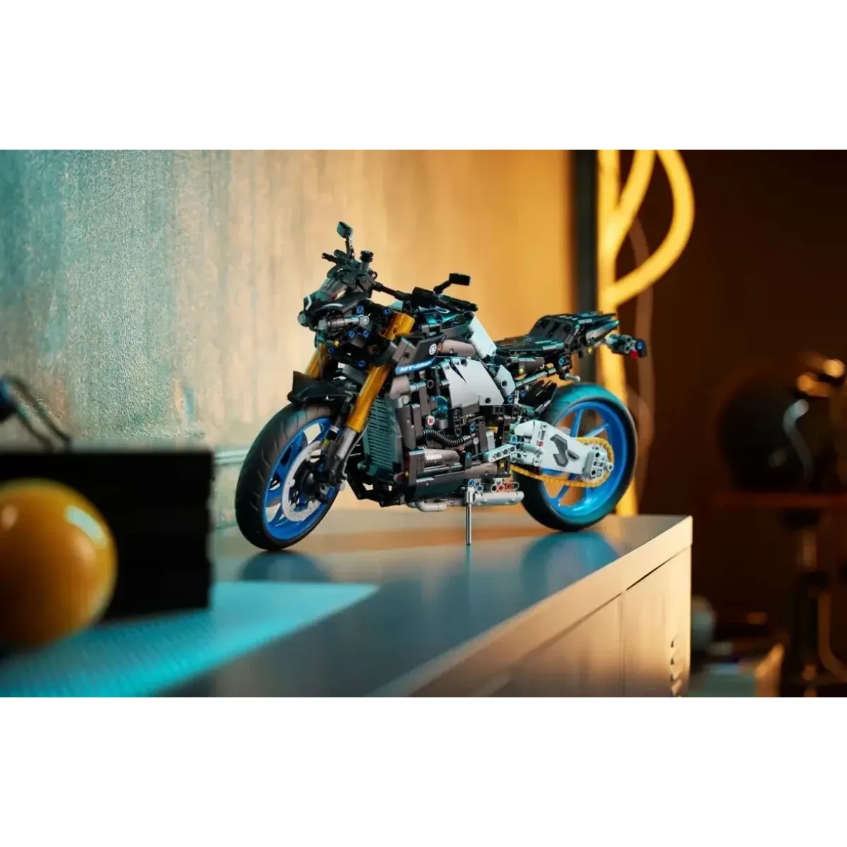 LEGO Technic Yamaha MT10 — foto 3