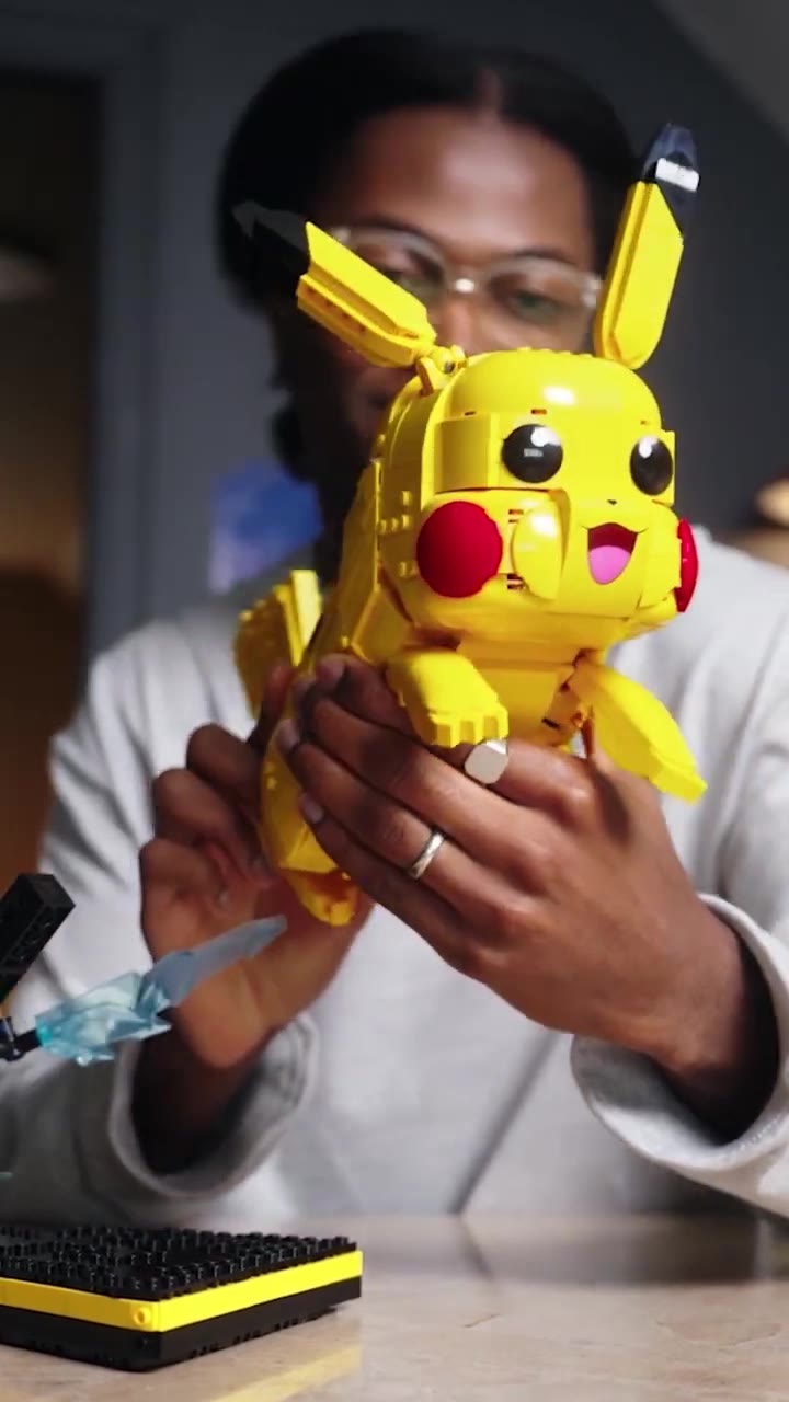 Video 1 de LEGO Pokémon Pikachu y Poké Ball 72152 – 2050 piezas